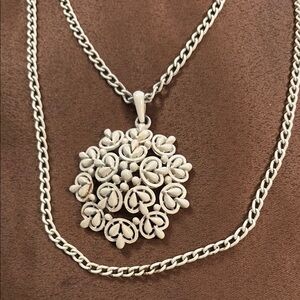 Elegant 1960s Crown Trifari White Painted Enamel Double Strand Metal Necklace